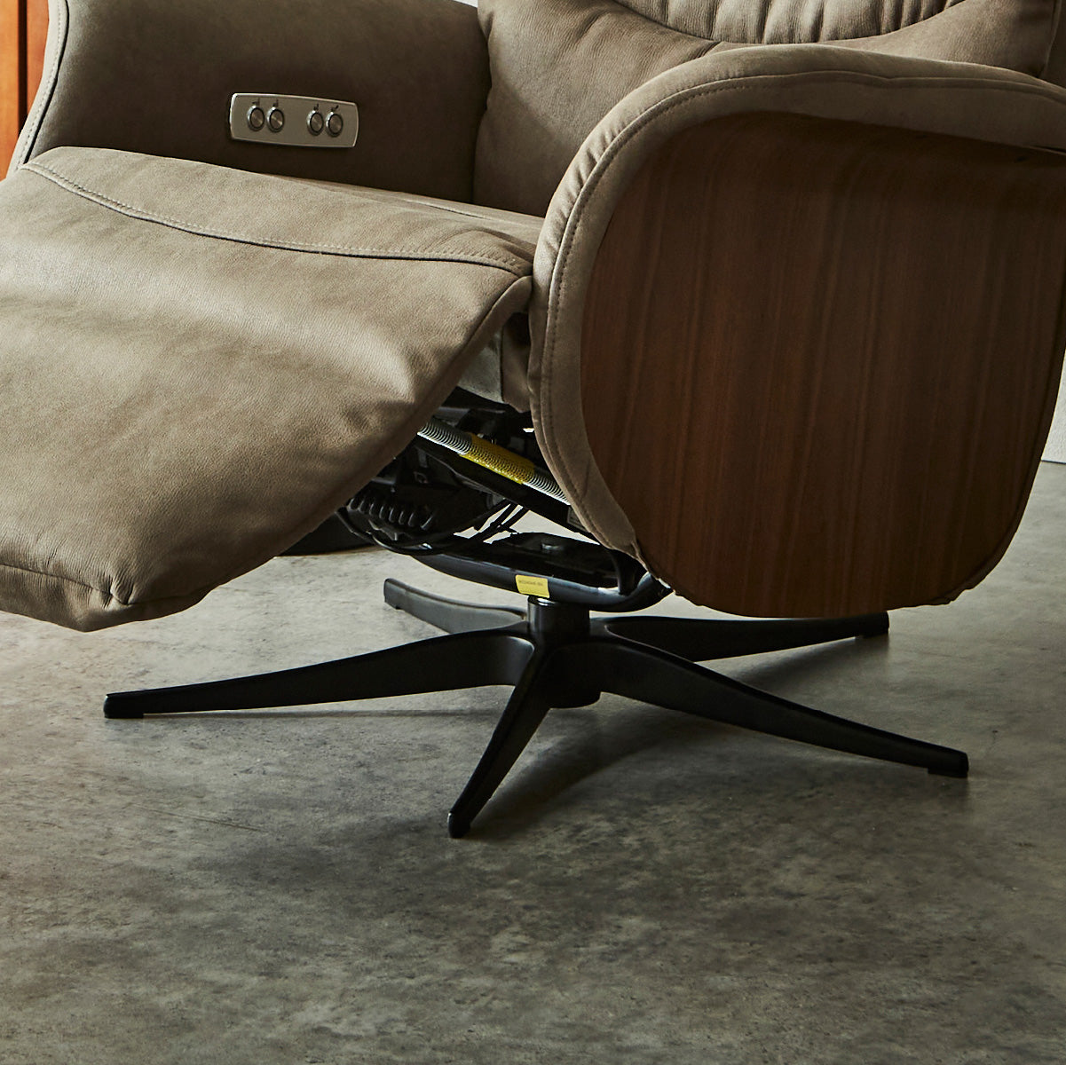 アストロ 電動パーソナルチェア 幅75cm