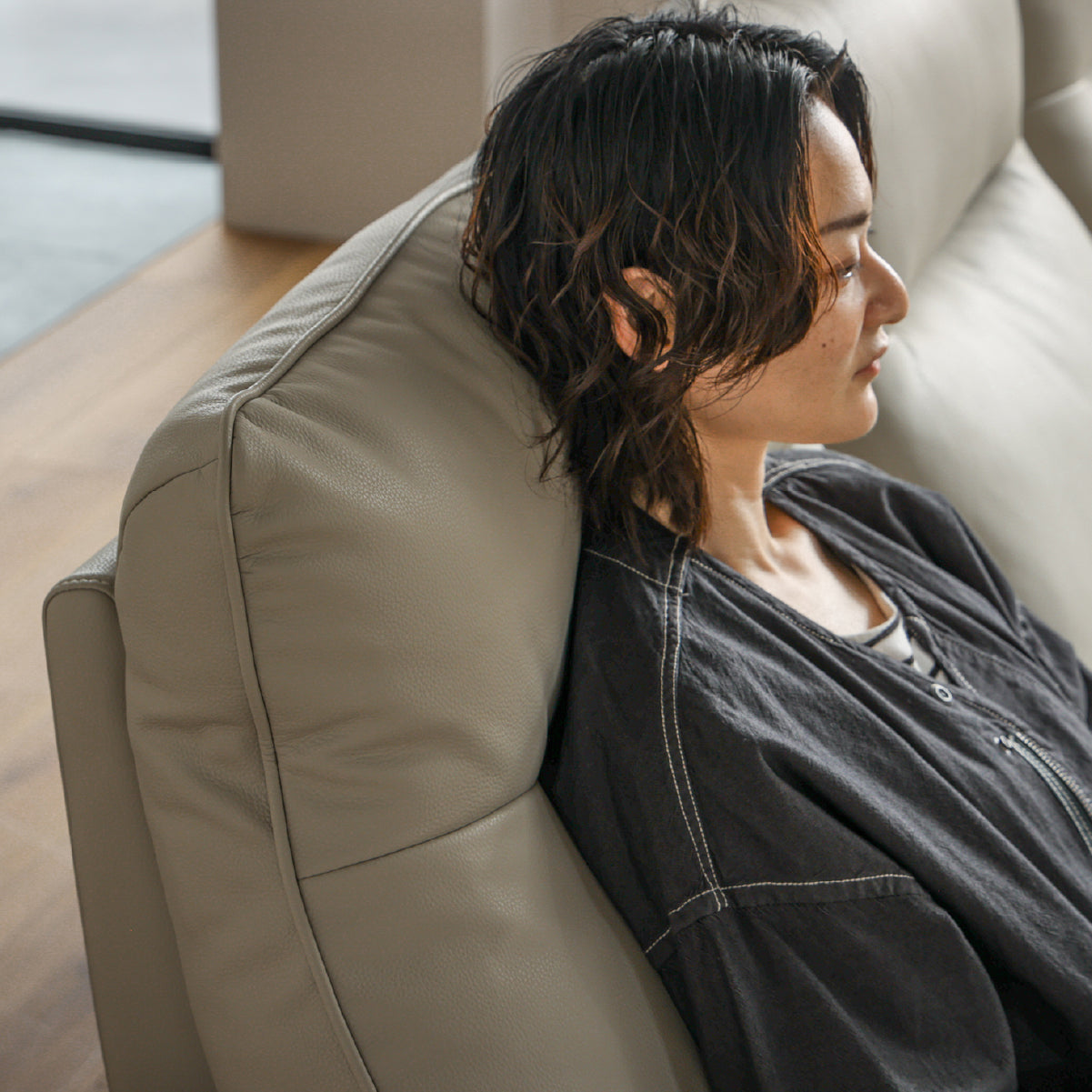 ライベラB 木脚 カウチソファ