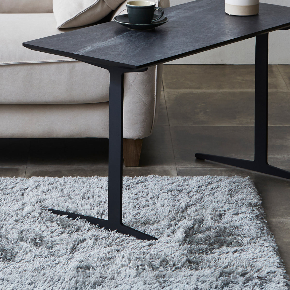 カルゴ　サイドテーブル　ブラックストーン