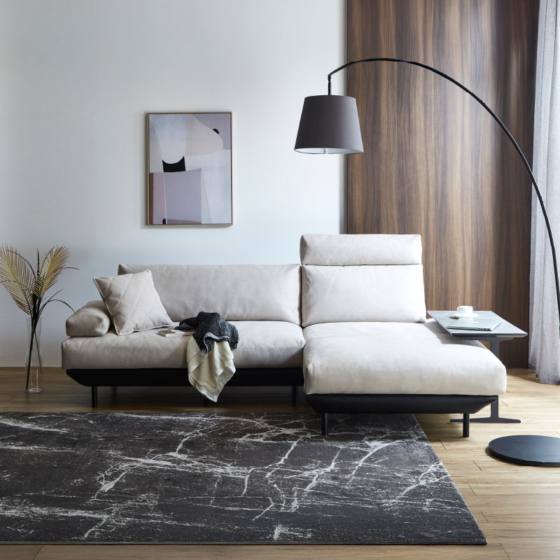 異素材ツートン張りのイタリアモダンなデザイン。座面下の船底のような形状が洗練された印象を与えます。