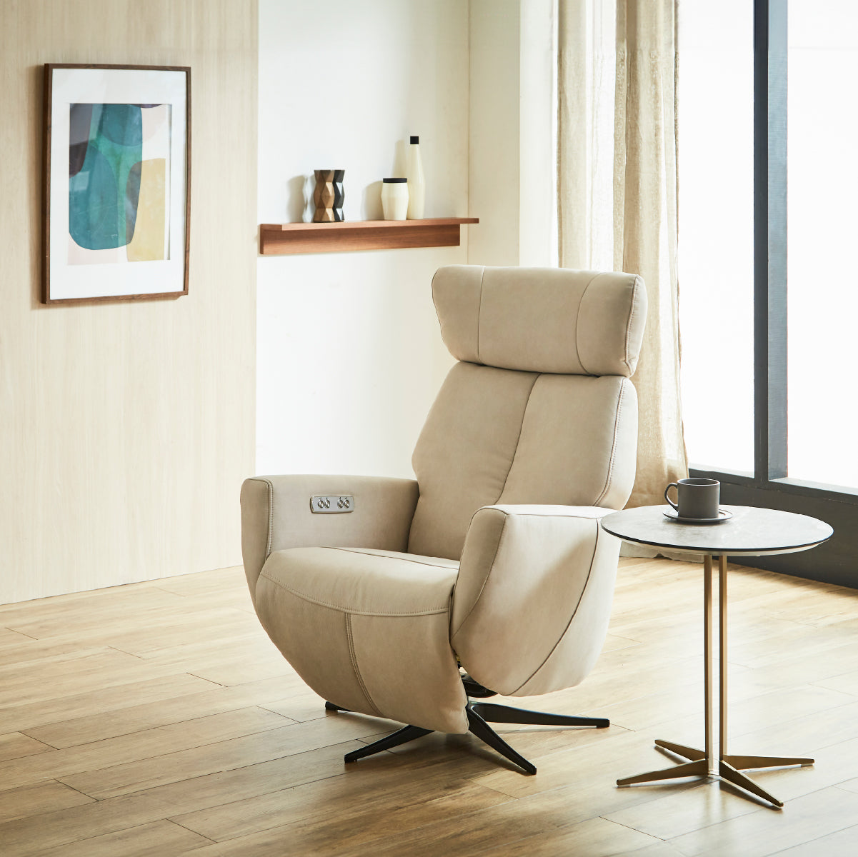 曲線的なシルエットに統一することで、エレガントで優しい印象を与えます。