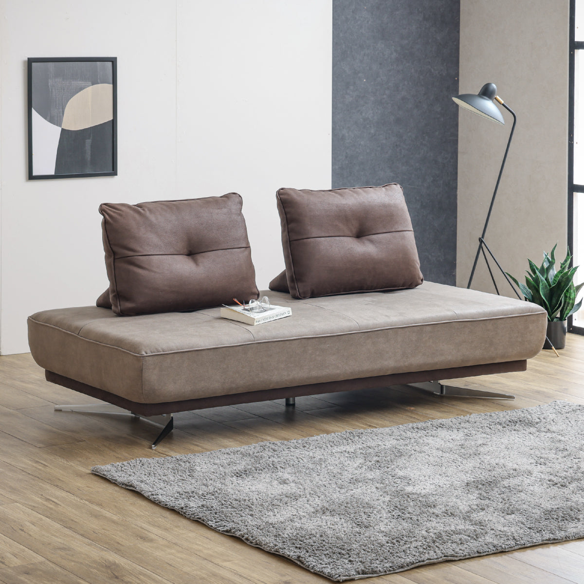 当店大人気ソファ「アルフレード」を参考にした、EC限定のデザイン。