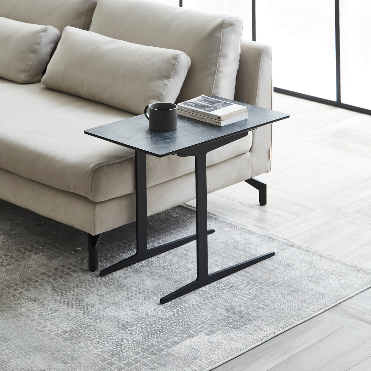 カルゴ　サイドテーブル　ブラックストーン