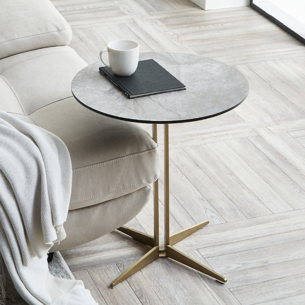 イタレーヌ サイドテーブル ラウンド脚