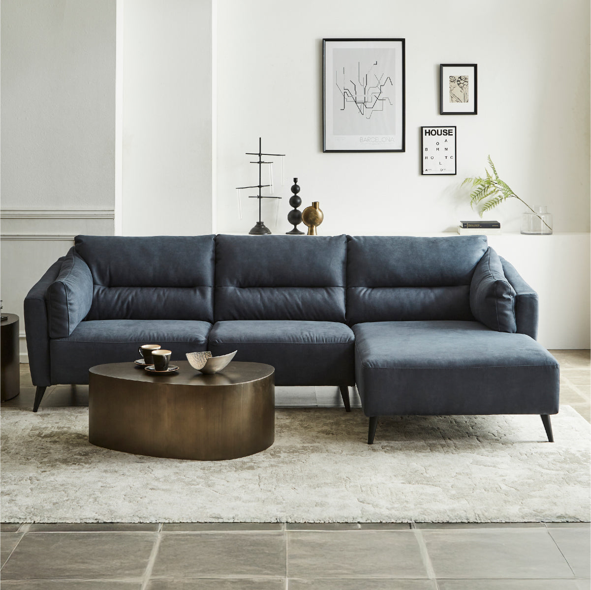 洗練されたデザインと心地良さが魅力のカウチソファ「パトラ」。