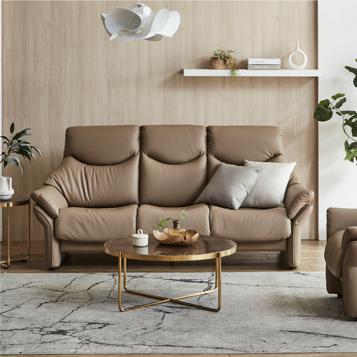 計算されたハイバックのデザインが、長時間の座りを快適な座り心地に。