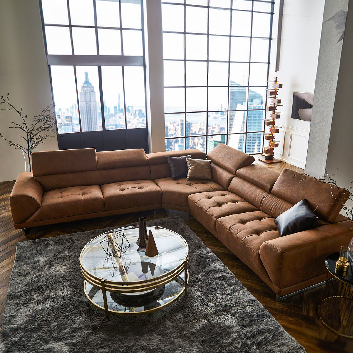 優雅で重厚感のある大型コーナーソファ。存在感のあるシルエットがお部屋をぐっと上質な空間に。